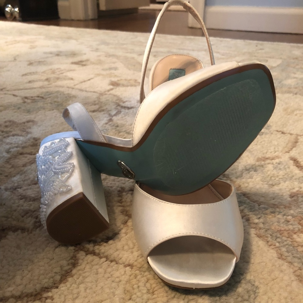 Blue by Betsey Johnson bejeweled ivory & satin shoes 8.5 - Picture 4 of 5